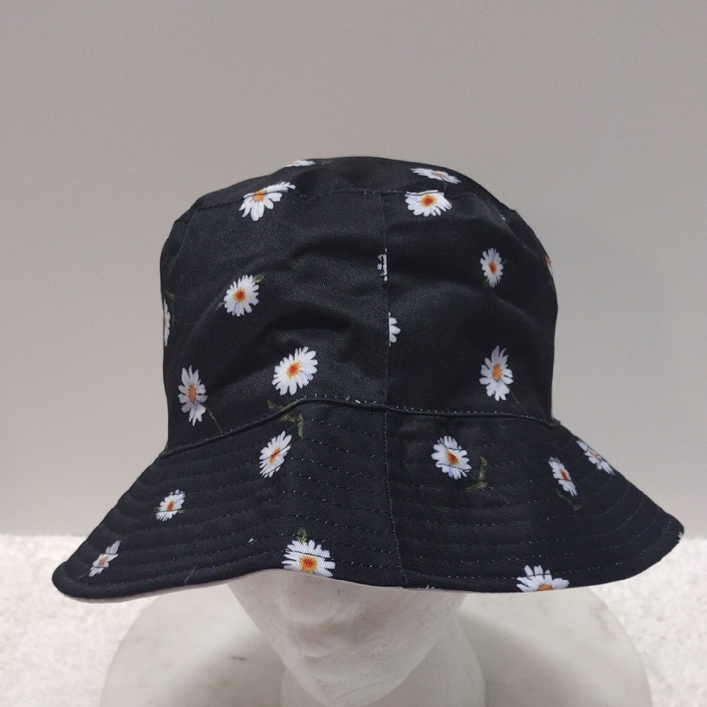 Alice +Olivia by Stacey Bendet Black with Daisy Flower Print Bucket Hat